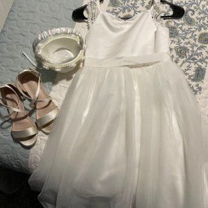 Girls Flower Girl/First Communion Dresses and acce